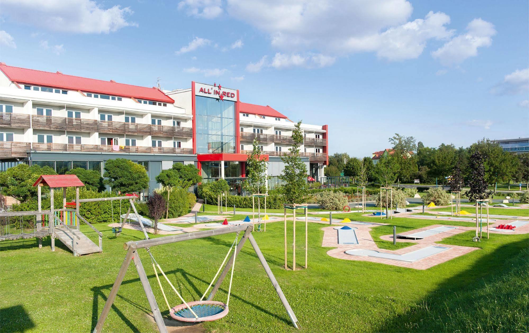 All In Red Thermenhotel Lutzmannsburg Bagian luar foto
